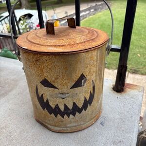 Rustic Halloween Bucket with‎ Lid Metal Pail Jack O Lantern Decoration